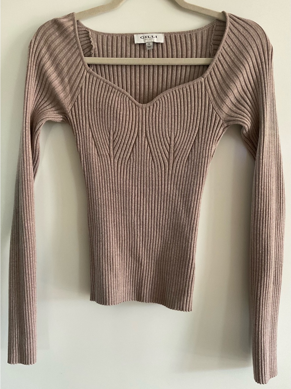 Gilli Ribbed V-Neck Sweater in Dusty Rose